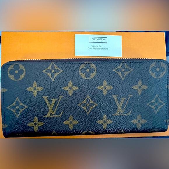 Authentic never used in box Louis Vuitton wallet - Picture 1 of 3
